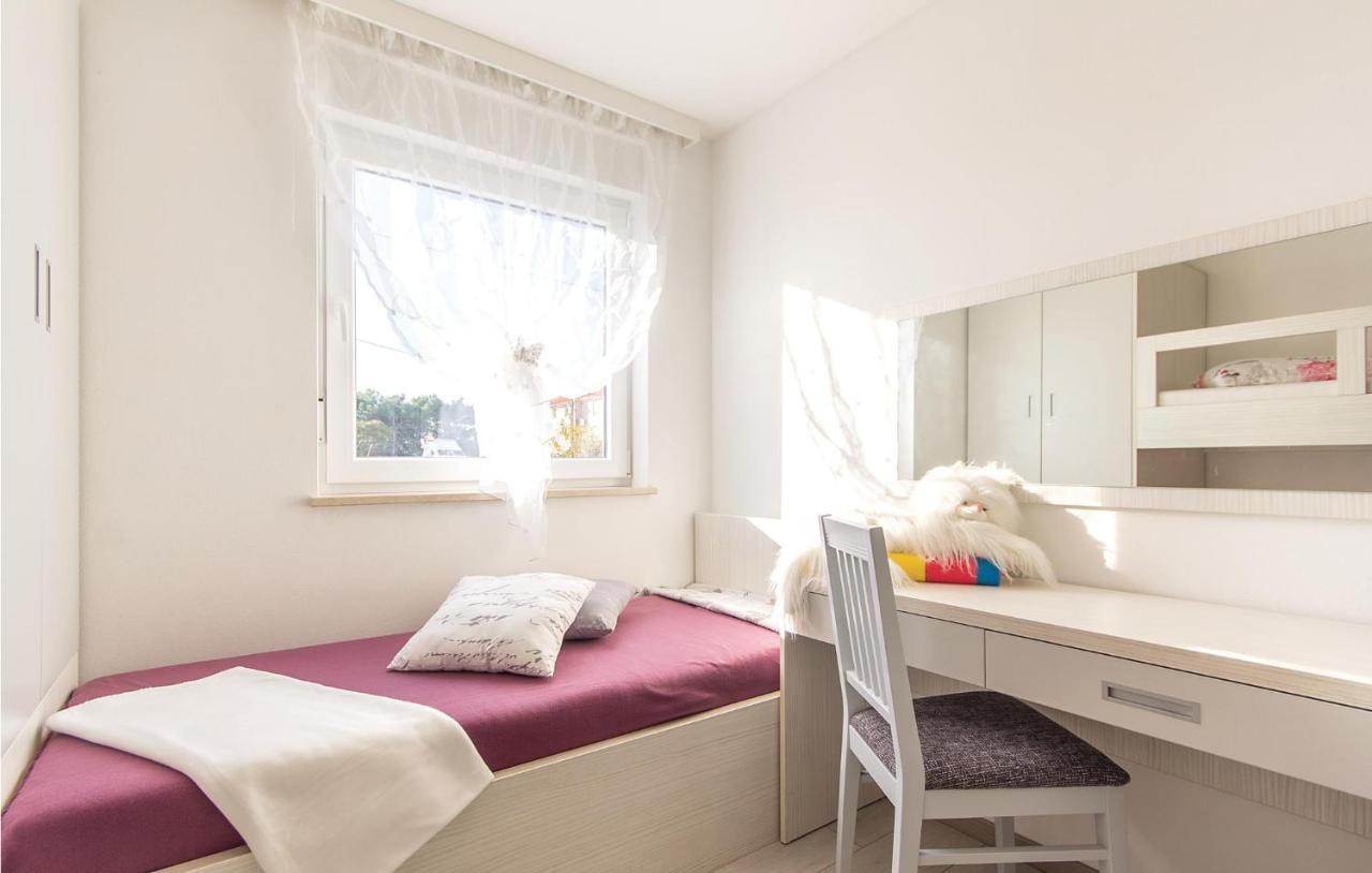 Lovely Apartment In Medulin With Kitchen Exteriör bild