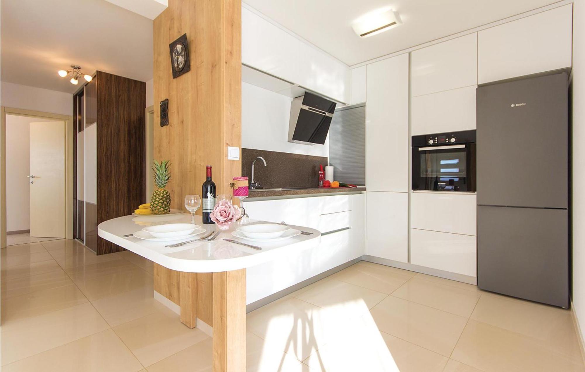 Lovely Apartment In Medulin With Kitchen Exteriör bild