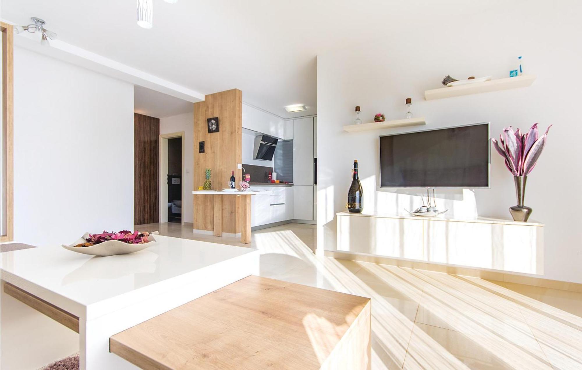 Lovely Apartment In Medulin With Kitchen Exteriör bild