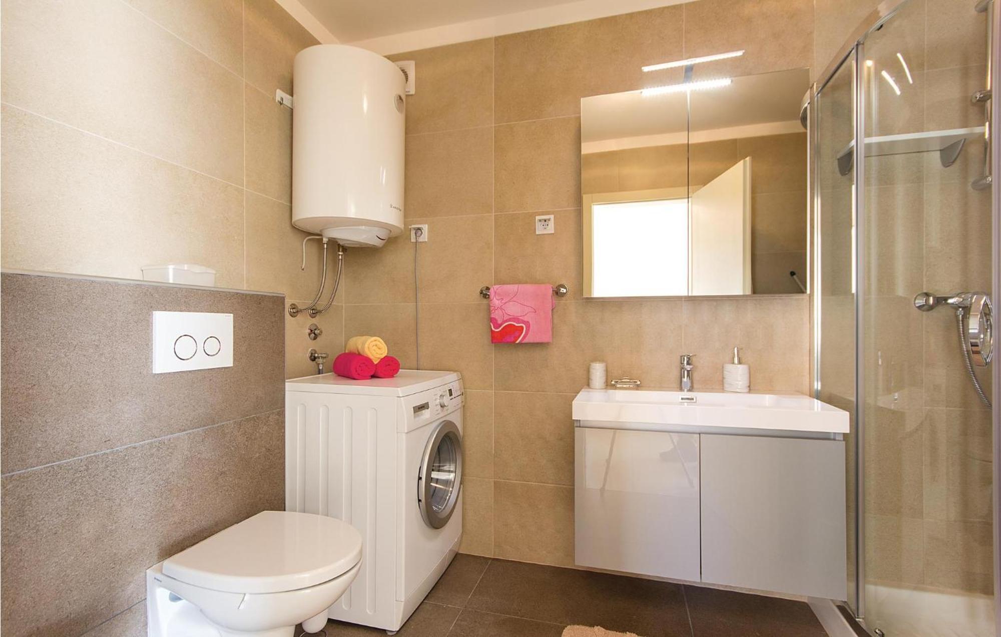 Lovely Apartment In Medulin With Kitchen Exteriör bild